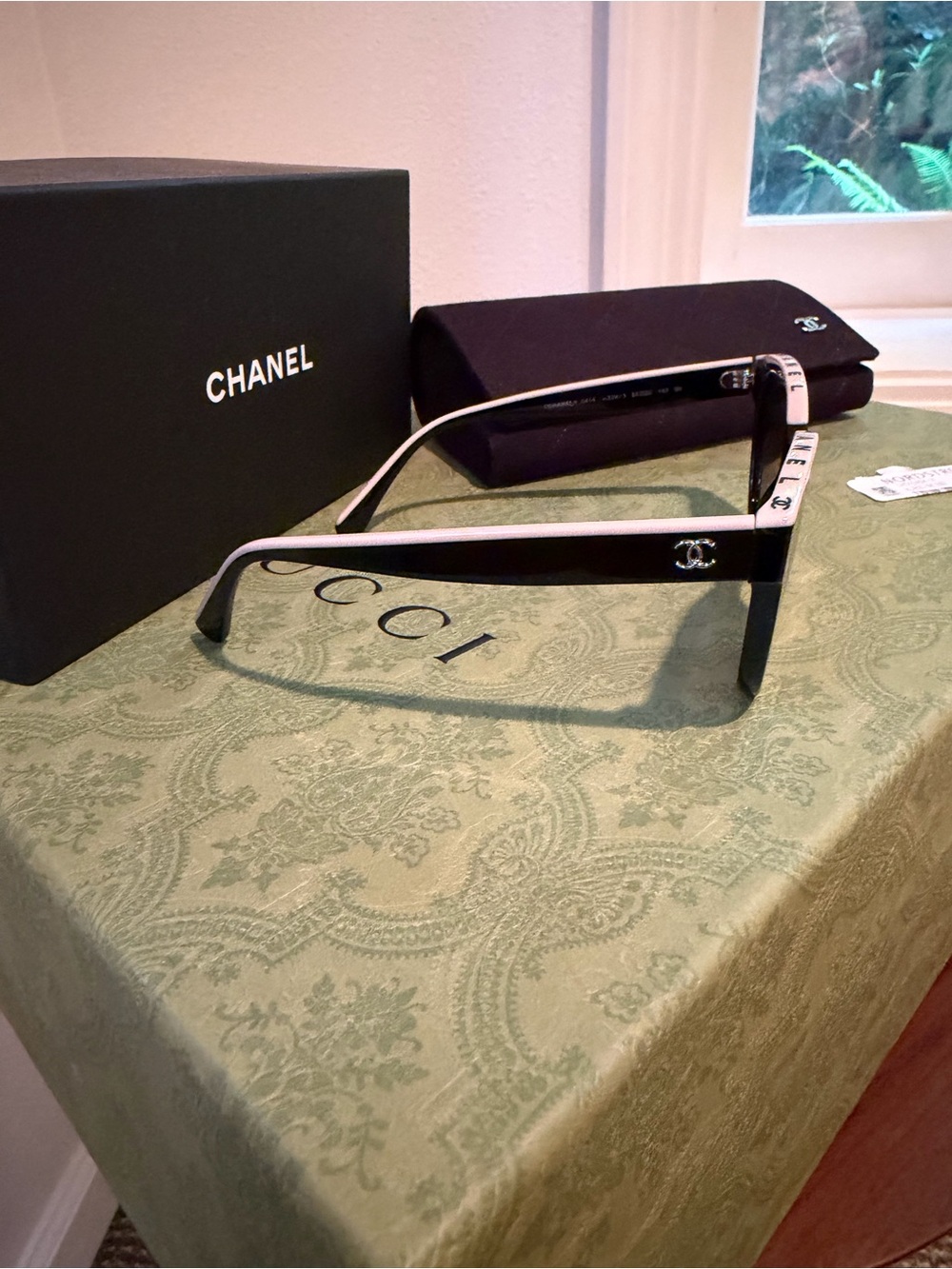 CHANEL Sunglasses - Picture 4 of 7